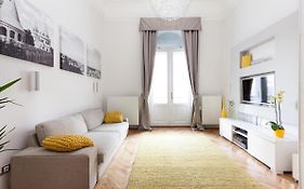 Bpr Sophisticated Astoria Suite With Balcony